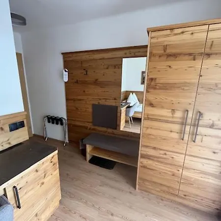 Alpenperle ゲストハウス 3*