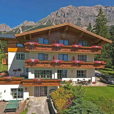 Alpenperle ゲストハウス