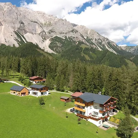 Alpenperle Guest house 3*