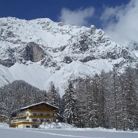 Alpenperle ゲストハウス 3*